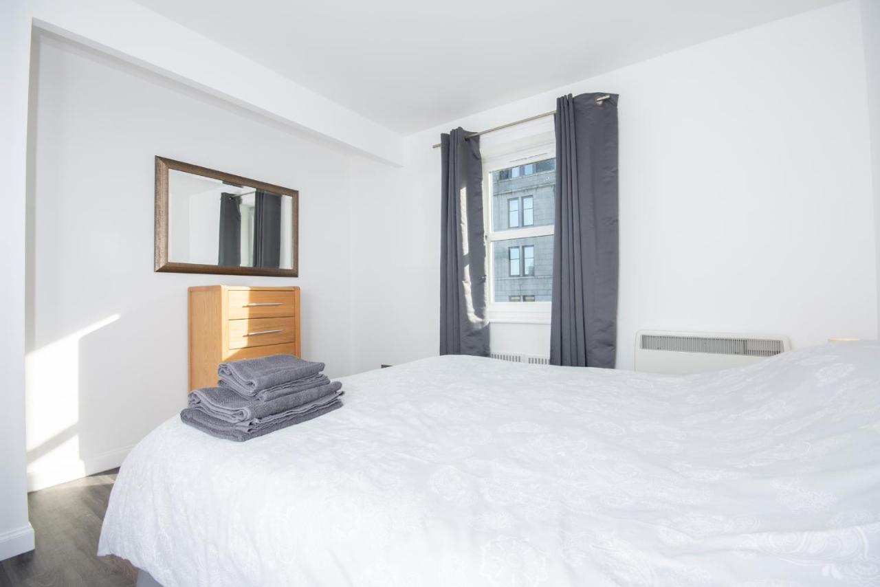 Dwellcome Home Ltd 2 Bedroom King & Double Central Apartment, Free Allocated Barrier Secured Parking Space At Rear Entrance & Fast Wifi, Ideal For Long Term Contractor, Corporate, Etc Stays, Regular Housekeeping Option - See Our Site For Assurance Aberdeen Kültér fotó