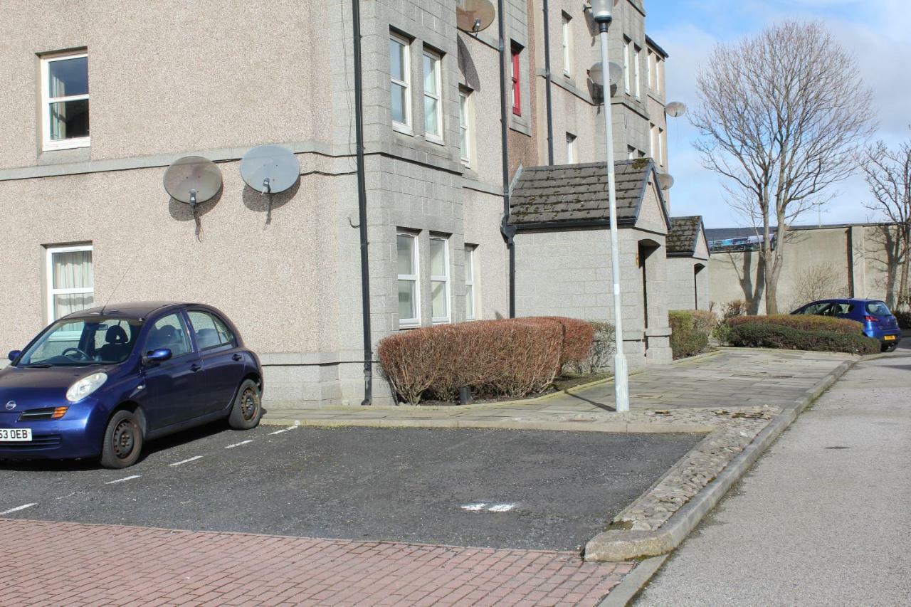 Dwellcome Home Ltd 2 Bedroom King & Double Central Apartment, Free Allocated Barrier Secured Parking Space At Rear Entrance & Fast Wifi, Ideal For Long Term Contractor, Corporate, Etc Stays, Regular Housekeeping Option - See Our Site For Assurance Aberdeen Kültér fotó